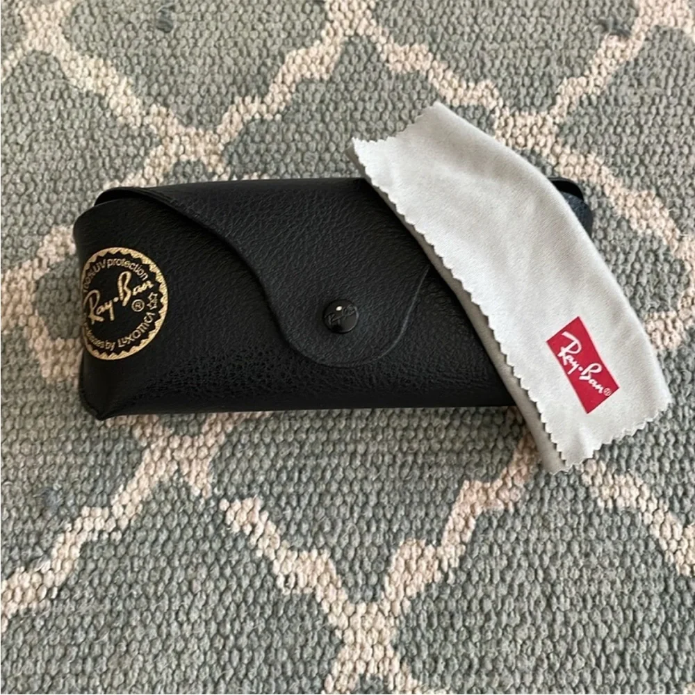 Ray-Ban Black Round Mirrored Sunglasses